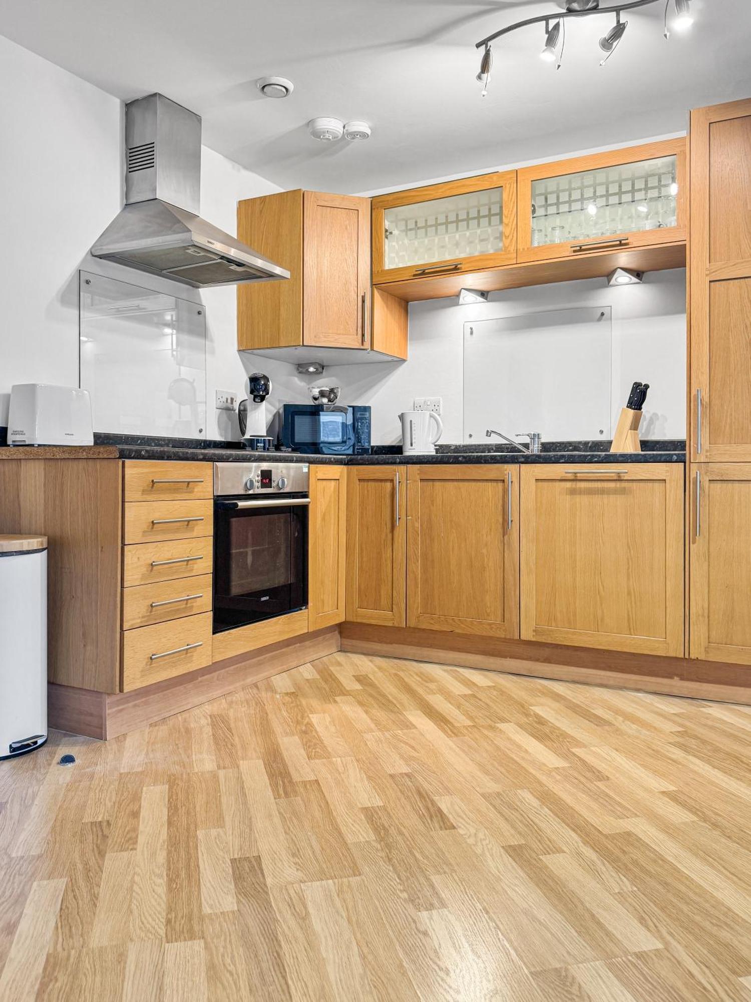 Apartamento Cozy - 2 Beds, Sleeps 5, Free Parking!