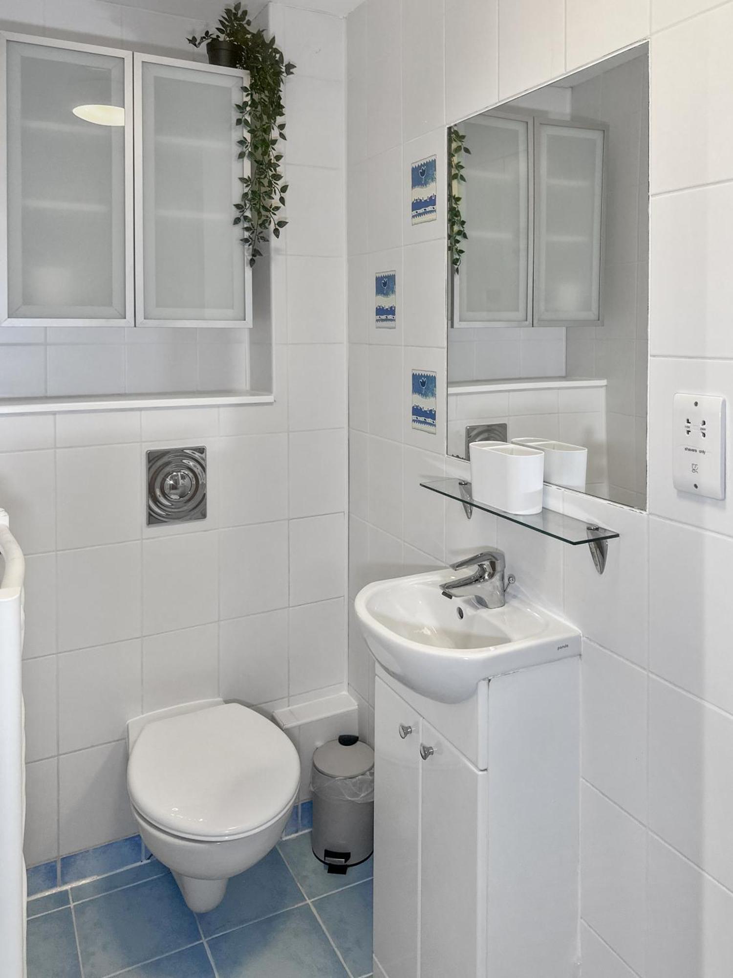 Apartamento Cozy - 2 Beds, Sleeps 5, Free Parking! *