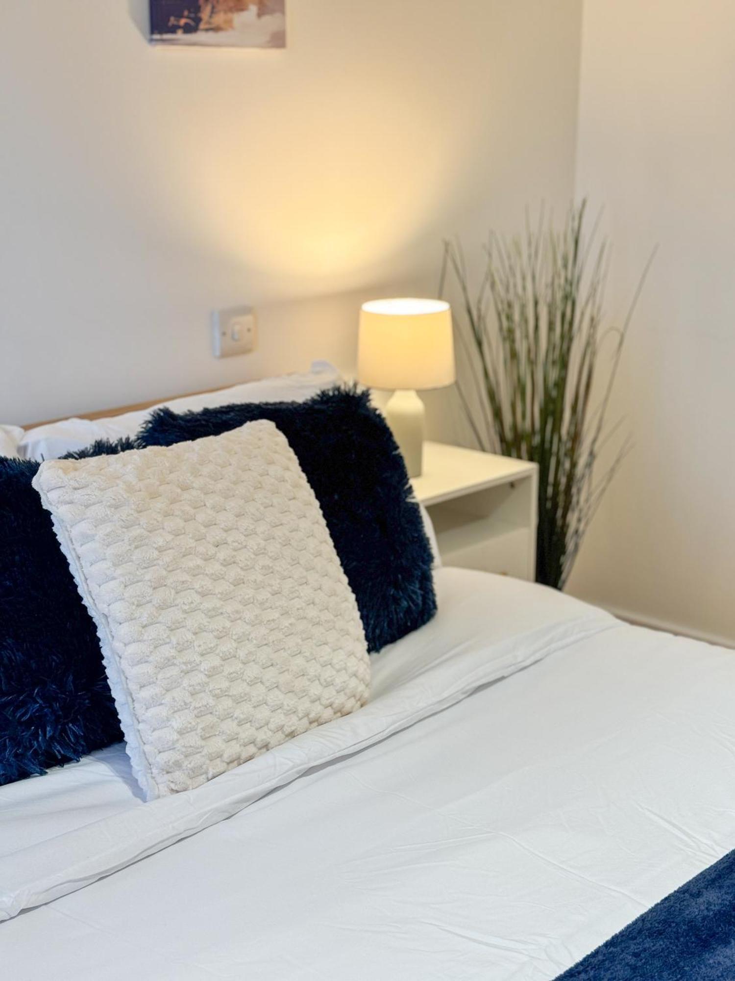 Apartamento Cozy - 2 Beds, Sleeps 5, Free Parking!