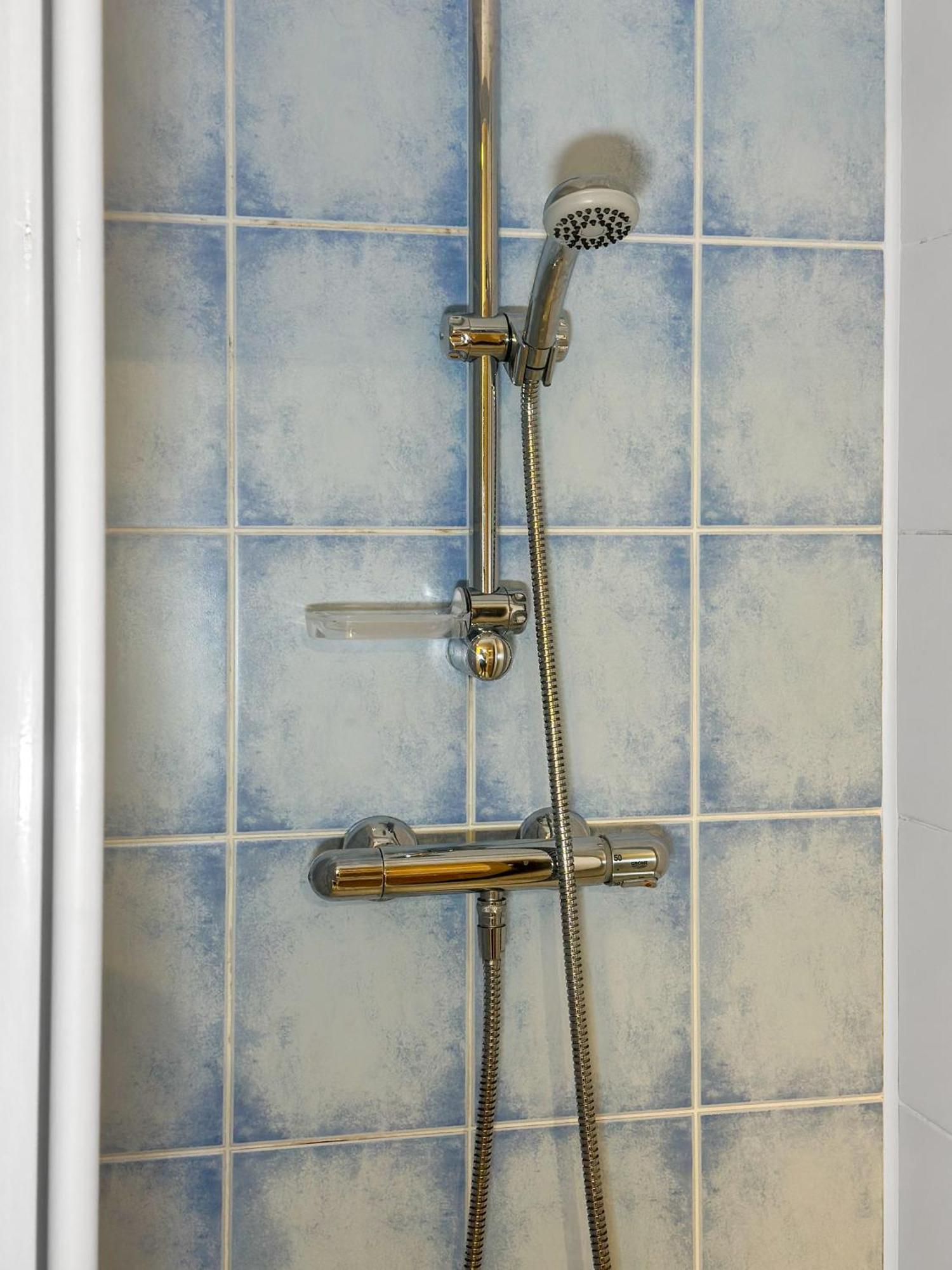 Apartamento Cozy - 2 Beds, Sleeps 5, Free Parking! *