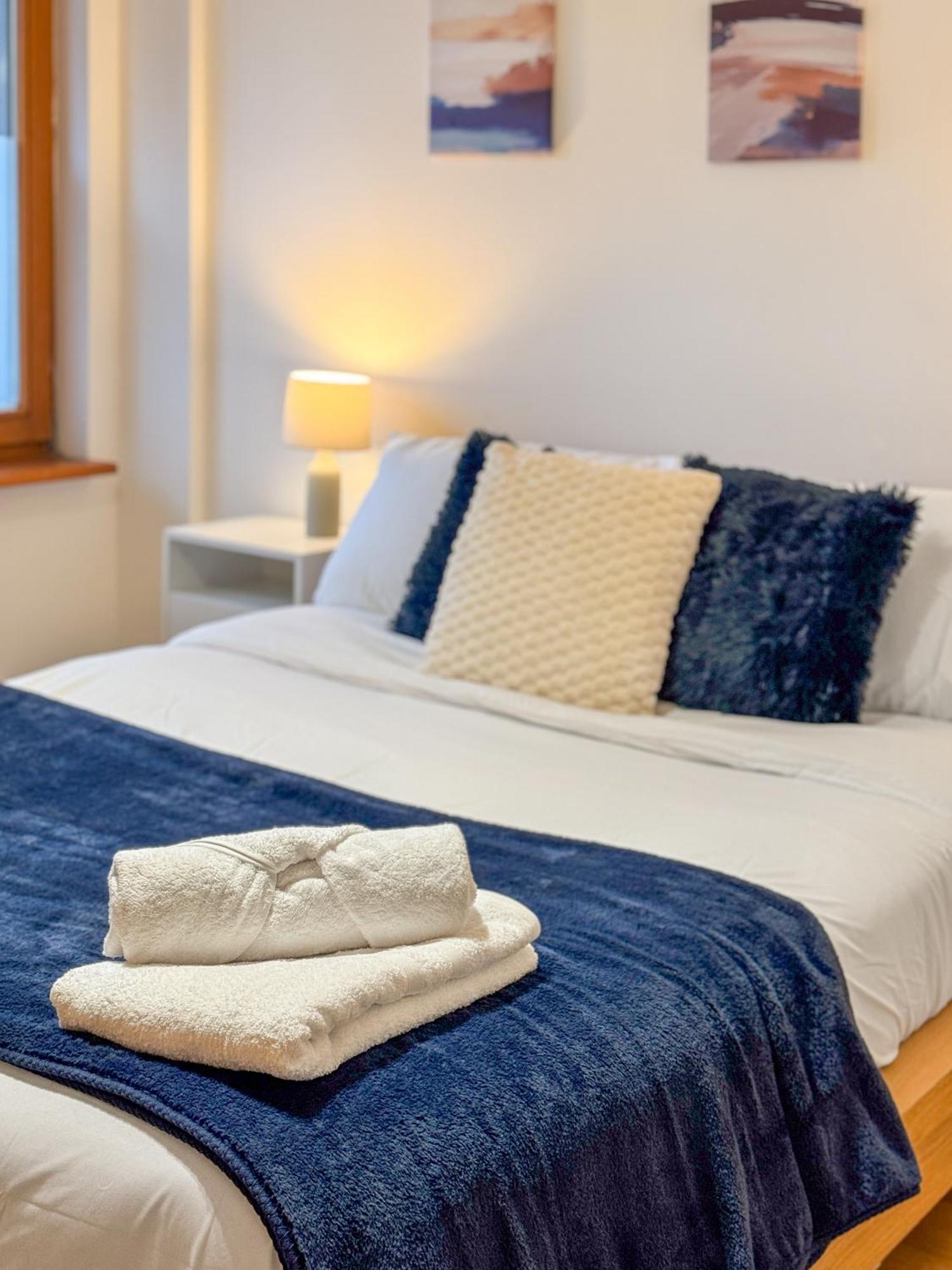 Cozy - 2 Beds, Sleeps 5, Free Parking! * Mánchester
